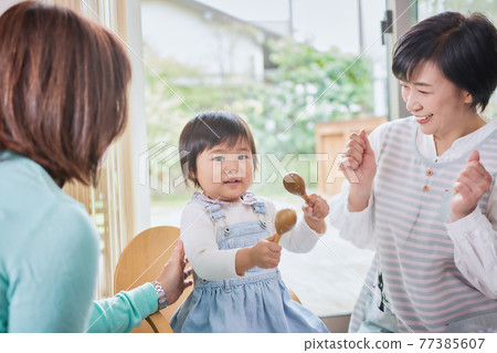 Babysitter and girl 77385607