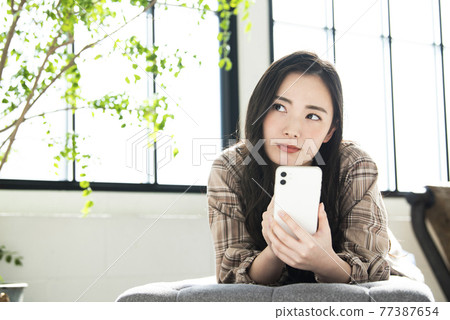 Thinking about young women searching on smartphones 77387654