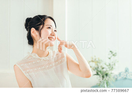 一個眼睛已經癒合的女人 77389667