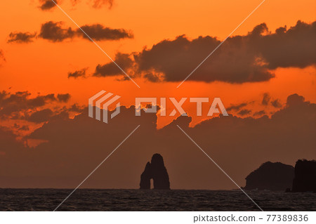Evening view of Goto-nada, Kakuriki-nada, and Daikaku-nada 77389836