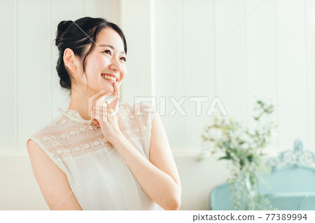A woman who thinks and has her lips healed A woman who thinks and has her lips healed 77389994