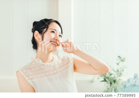 A woman with a runny nose and a stuffy nose A woman with a runny nose and a stuffy nose 77389995