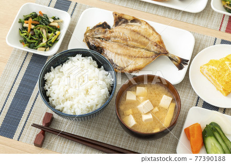 日本料理 77390188