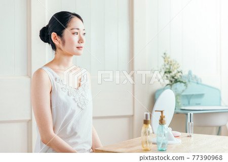 護膚品女性 護膚品女性 77390968