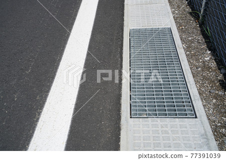 Landscape with gutter lid 77391039