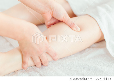 Foot massage, beauty salon, manipulative treatment Foot massage, beauty salon, manipulative treatment 77391173