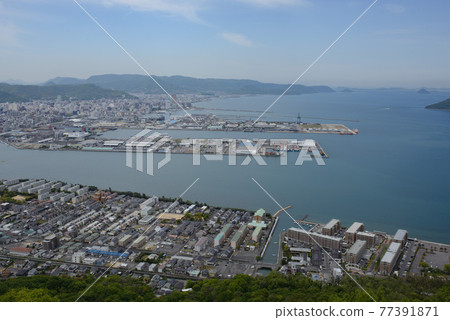 香川縣高松市，從屋島山頂看太陽港方向 77391871