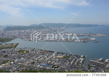 香川縣高松市，從屋島山頂看太陽港方向 77391906