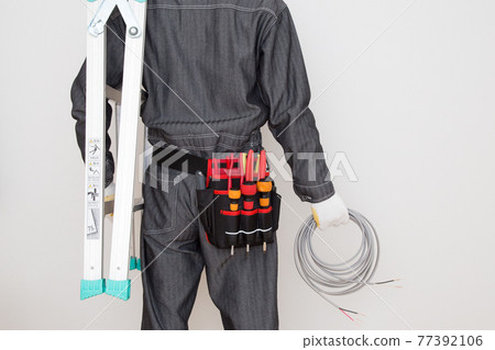電工(肩帶梯子,腰包腰包,手拿電纜) 電工(肩帶梯子,腰包腰包,手拿電纜) 77392106