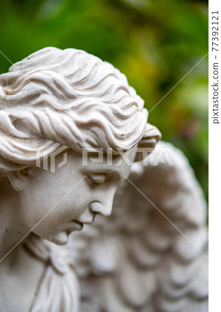 Photo above the shoulder of the goddess figurine 77392121
