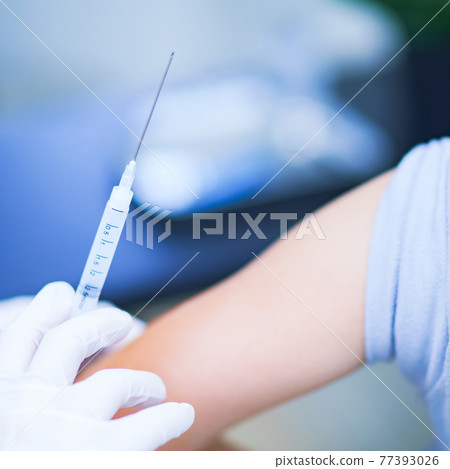 Vaccine inoculation intramuscular injection [Corona medical field image] 77393026