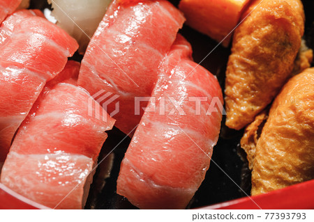 Japanese food: Tuna nigiri sushi "Delivery, delivery, celebration at home, legal affairs" Japanese food: Tuna nigiri sushi "Delivery, delivery, celebration at home, legal affairs" 77393793