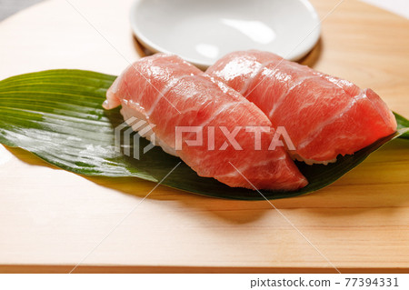 Japanese food: Tuna nigiri sushi "delivery, delivery, celebration at home, legal affairs" Japanese food: Tuna nigiri sushi "delivery, delivery, celebration at home, legal affairs" 77394331