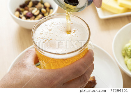 A man drinking beer 77394501