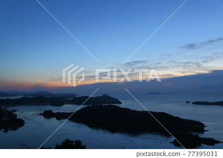 Dawn of the Seto Inland Sea as seen from Kareiyama Observatory Park Dawn of the Seto Inland Sea as seen from Kareiyama Observatory Park 77395031