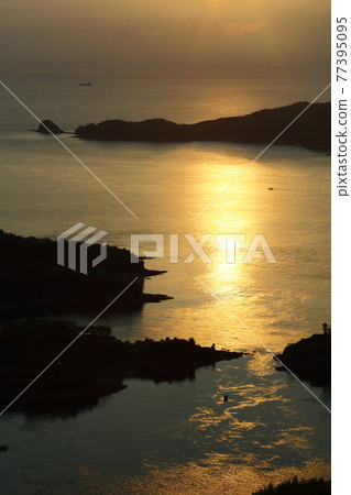 從堀山展望公園眺望瀨戶內海的黎明 從堀山展望公園眺望瀨戶內海的黎明 77395095