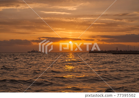 夕陽的光輝 77395502