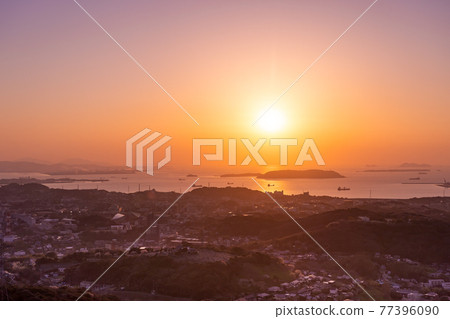 Evening view of Mutsure Island to the west from Hinoyama Park in Shimonoseki City, Yamaguchi Prefecture 77396090