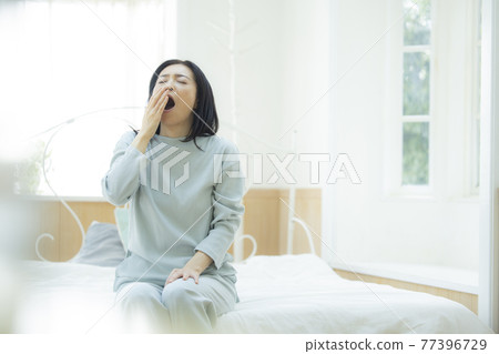 Poor physical condition bedroom 77396729