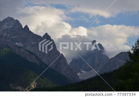 Clouds on the valley Clouds on the valley 77397334
