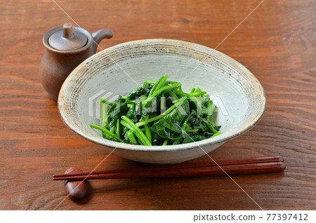 炒菠菜，炒菠菜，炒河豆，炒菜，炒菜，菜菜，簡單的食譜。 77397412