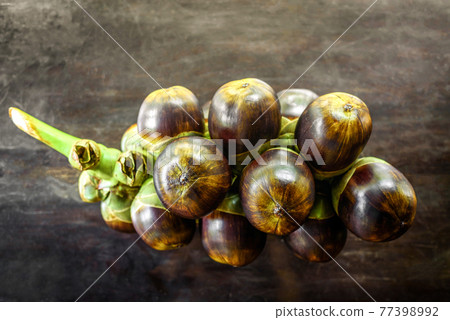 Fresh palmyra palm or toddy palm on wooden table Fresh palmyra palm or toddy palm on wooden table 77398992