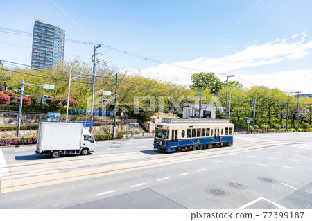 Toden running in front of Asukayama Park 77399187