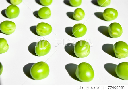 Fresh green peas grains, nutritious green vegetables, isolated on white background Fresh green peas grains, nutritious green vegetables, isolated on white background 77400661