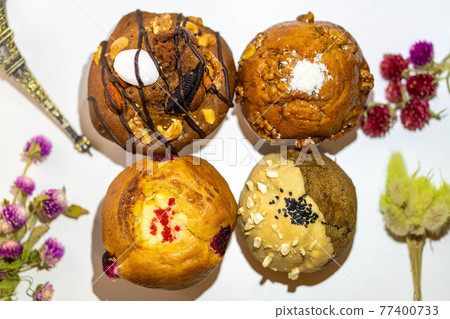 A big muffin that looks delicious 77400733
