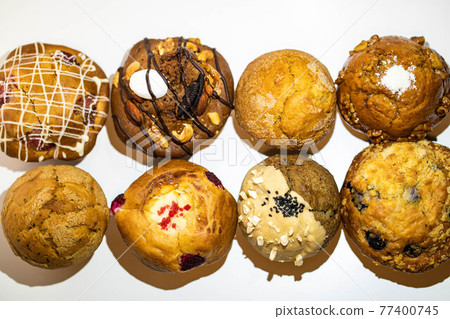 一個看起來很好吃的大鬆餅 77400745