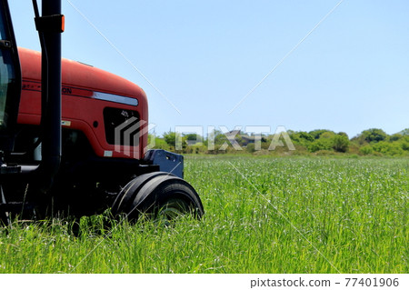 Okegawa City, Saitama Prefecture Rural scenery tractor rice planting 77401906