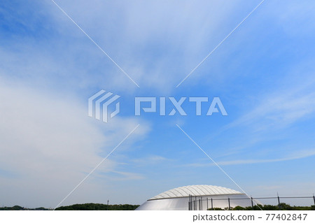 藍天和圓頂體育場棒球場藍天 77402847