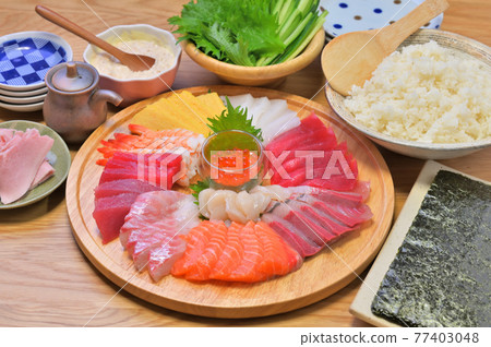 Hand-rolled sushi, hand-rolled sushi, dinner, hand-rolled sushi, handmade, and sushi. 77403048