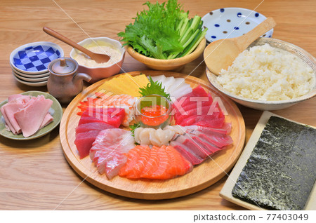 Hand-rolled sushi, hand-rolled sushi, dinner, hand-rolled sushi, handmade, and sushi. 77403049