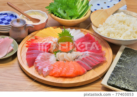 Hand-rolled sushi, hand-rolled sushi, dinner, hand-rolled sushi, handmade, and sushi. Hand-rolled sushi, hand-rolled sushi, dinner, hand-rolled sushi, handmade, and sushi. 77403053