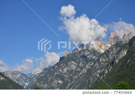 Clouds on peaks Clouds on peaks 77403668