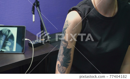Photo of the woman before getting tattoo Photo of the woman before getting tattoo 77404182