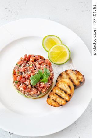 Tuna Tartare 77404361
