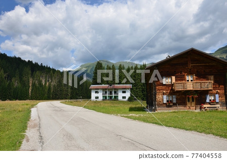 Valley road 77404558