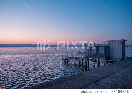 從弁天島Blue Moment眺望濱名湖 77404888