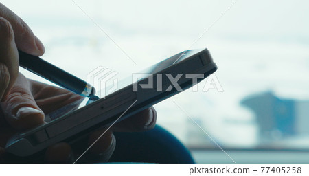Using a pen to type on smartphone 77405258