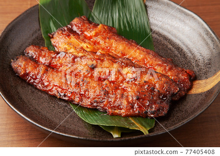 Grilled chicken with eggplant 77405408