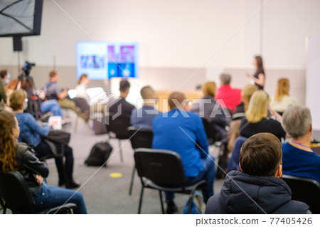 Business speaker doing presentation to audience 77405426