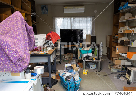 In the room where the relics are being organized In the room where the relics are being organized 77406344