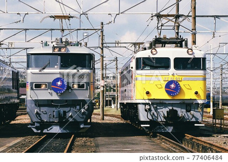 EF510 type electric locomotive and EF81 type electric locomotive that stop at the depot 77406484