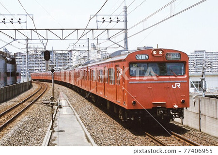Series 103 for the Musashino Line heading to Fuchu Honmachi Series 103 for the Musashino Line heading to Fuchu Honmachi 77406955