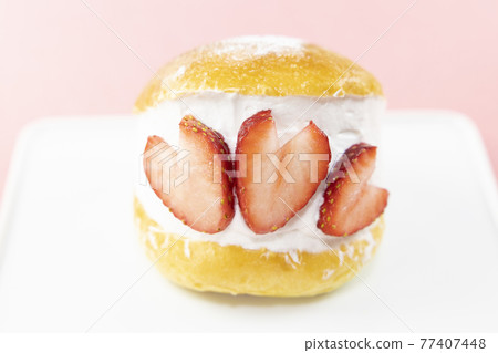 美味的草莓 maritozzo 77407448