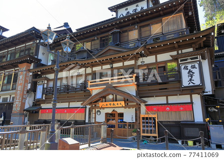 Fresh green Taisho romance Ginzan Onsen town 77411069