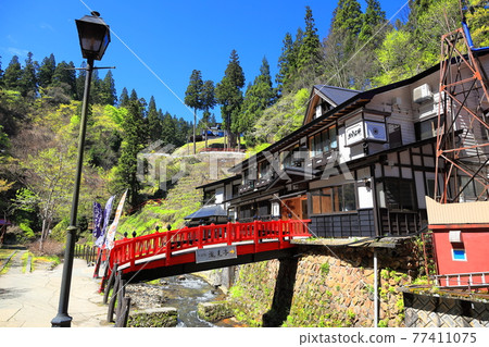 清新的綠色大正浪漫銀山溫泉小鎮 清新的綠色大正浪漫銀山溫泉小鎮 77411075