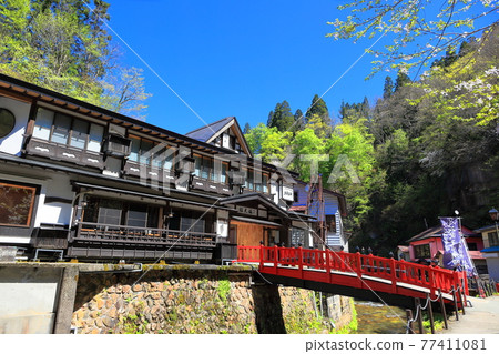 清新的綠色大正浪漫銀山溫泉小鎮 清新的綠色大正浪漫銀山溫泉小鎮 77411081